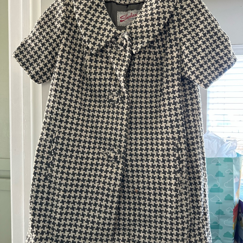 Vintage women's custom tailored coat. I am obsessed. $85